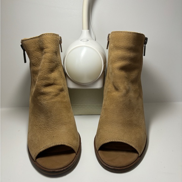 Lucky Brand - Tan suede peep-toe bootie; Sz 7.5 - Picture 2 of 3